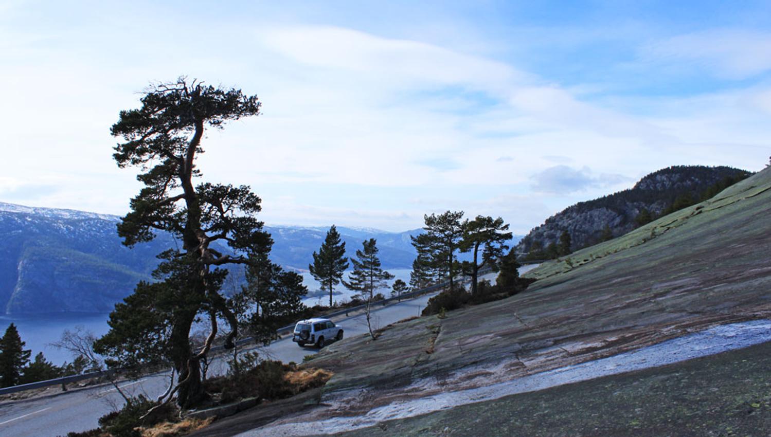 the road at Våmur in Fyresdal