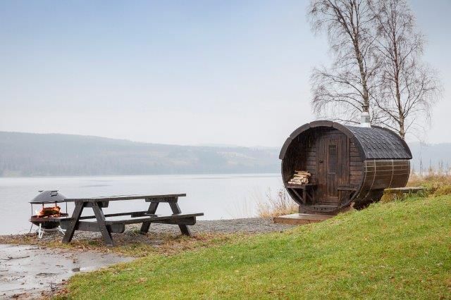 Barrel sauna with a view to the lake 