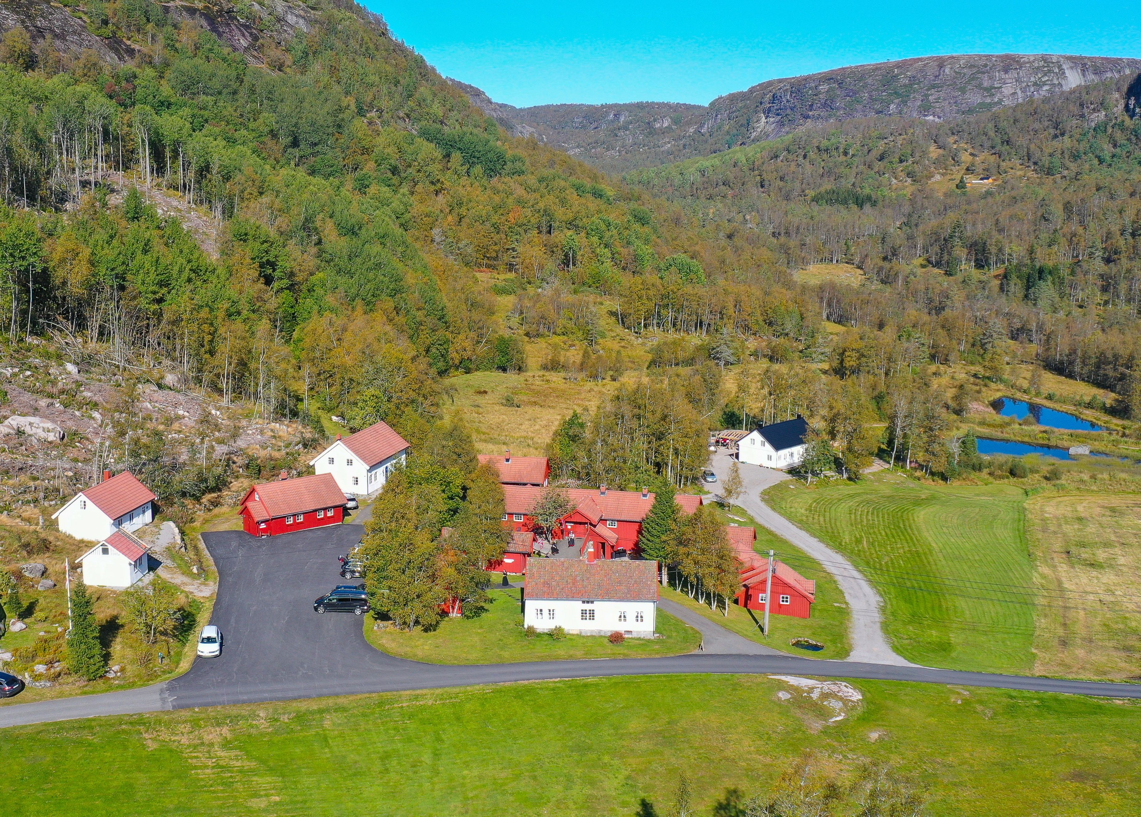 Dronebilde Heddan Gjestegard