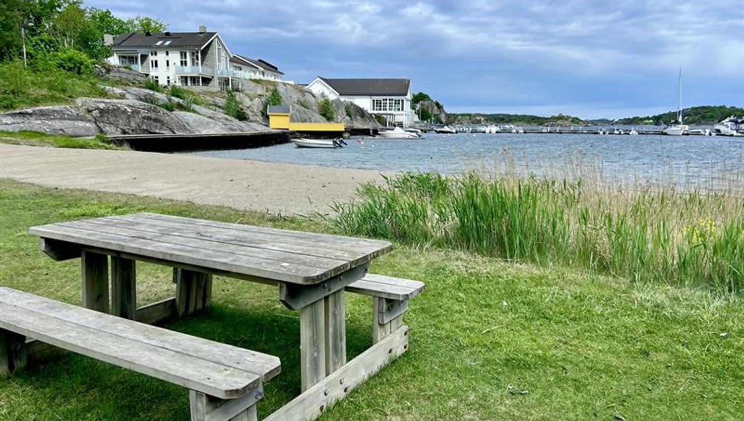 The private beach at Havna