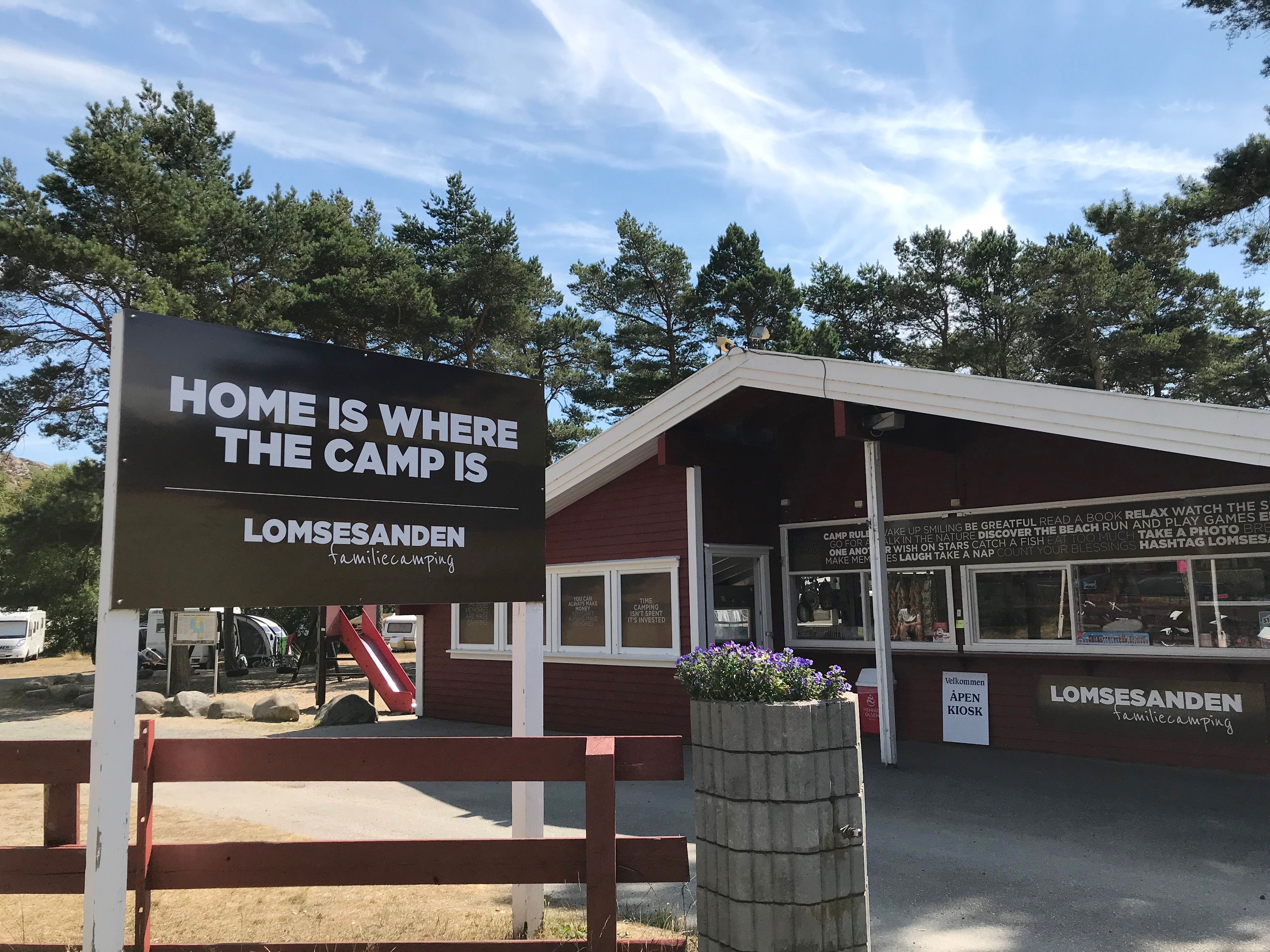 Lomsesanden-Camping-skilt
