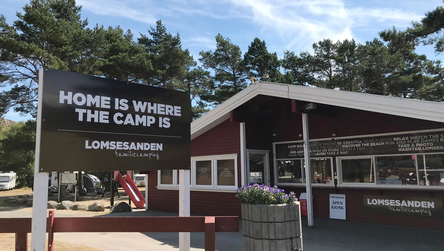Lomsesanden-Camping-skilt