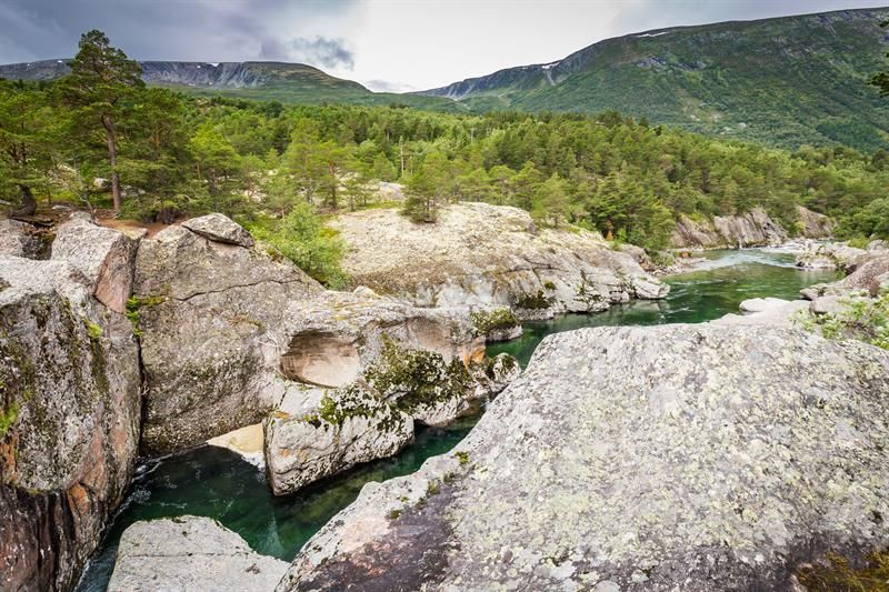Jettegrytene ved Magalaupet Camping er en severdighet.