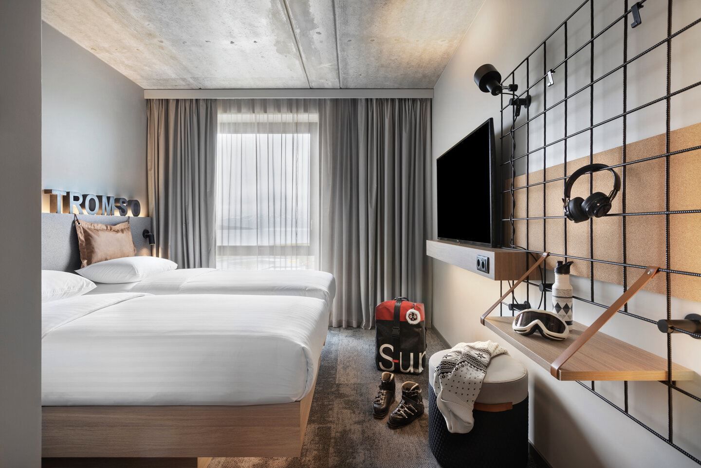 Minimalistic, but stylish rooms. Double bed, view, tv, bench.