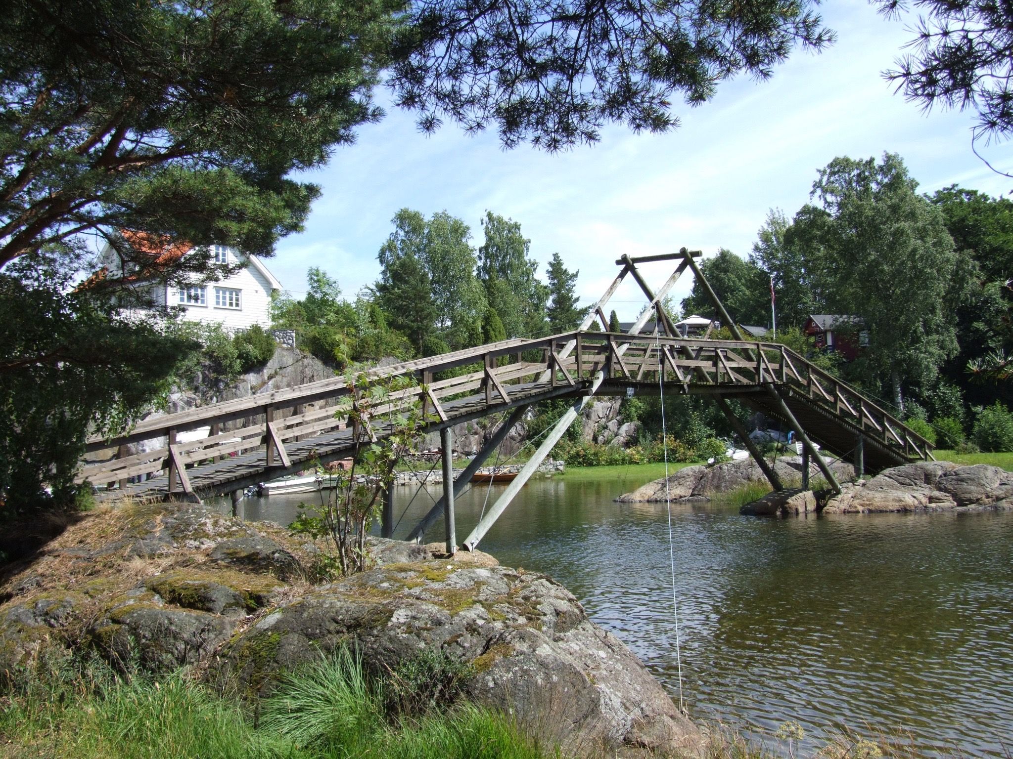 Broen over til Løvøya