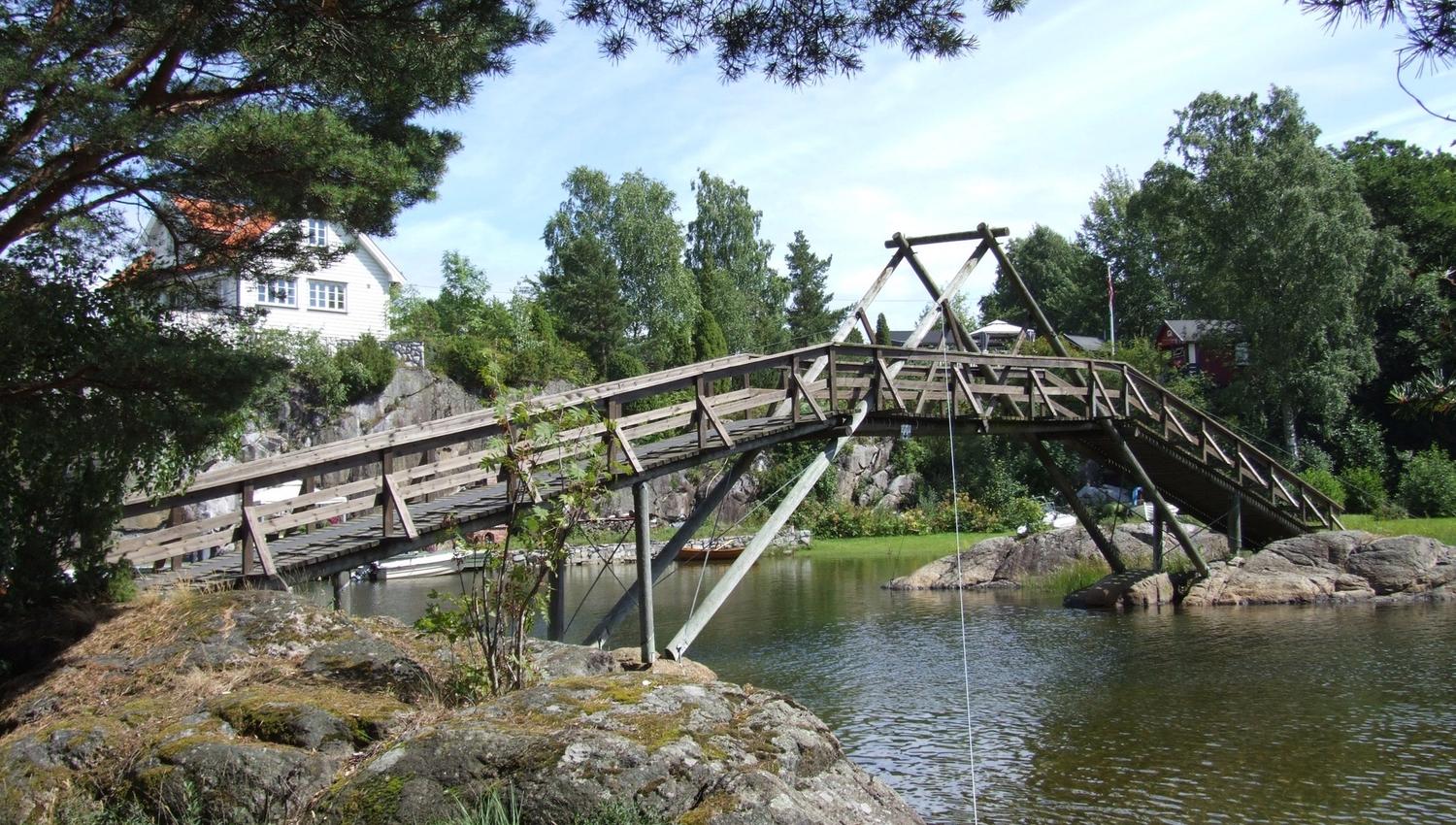 Broen over til Løvøya