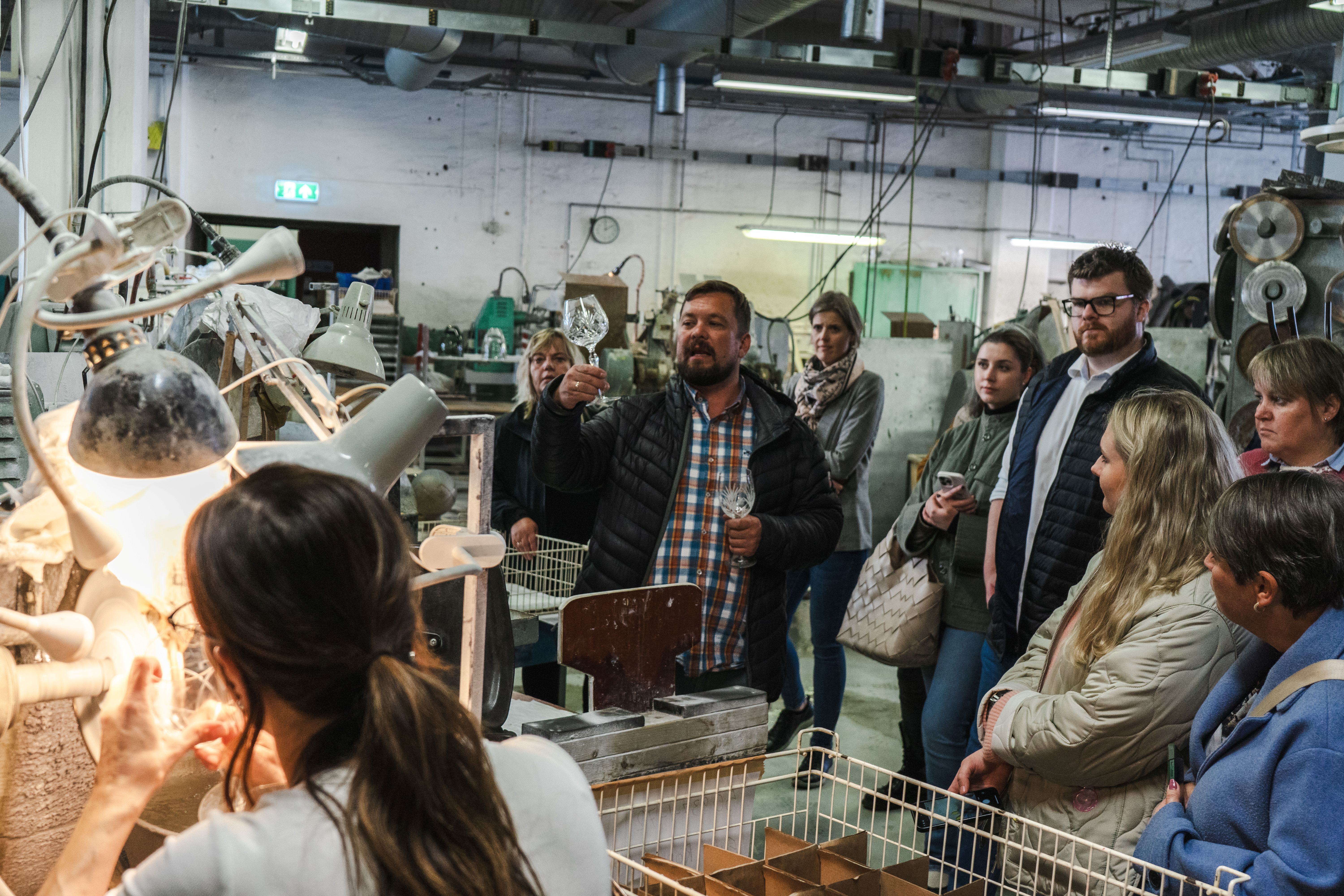 Historisk vandring for grupper. Sliping av glass på Hadeland Glassverk