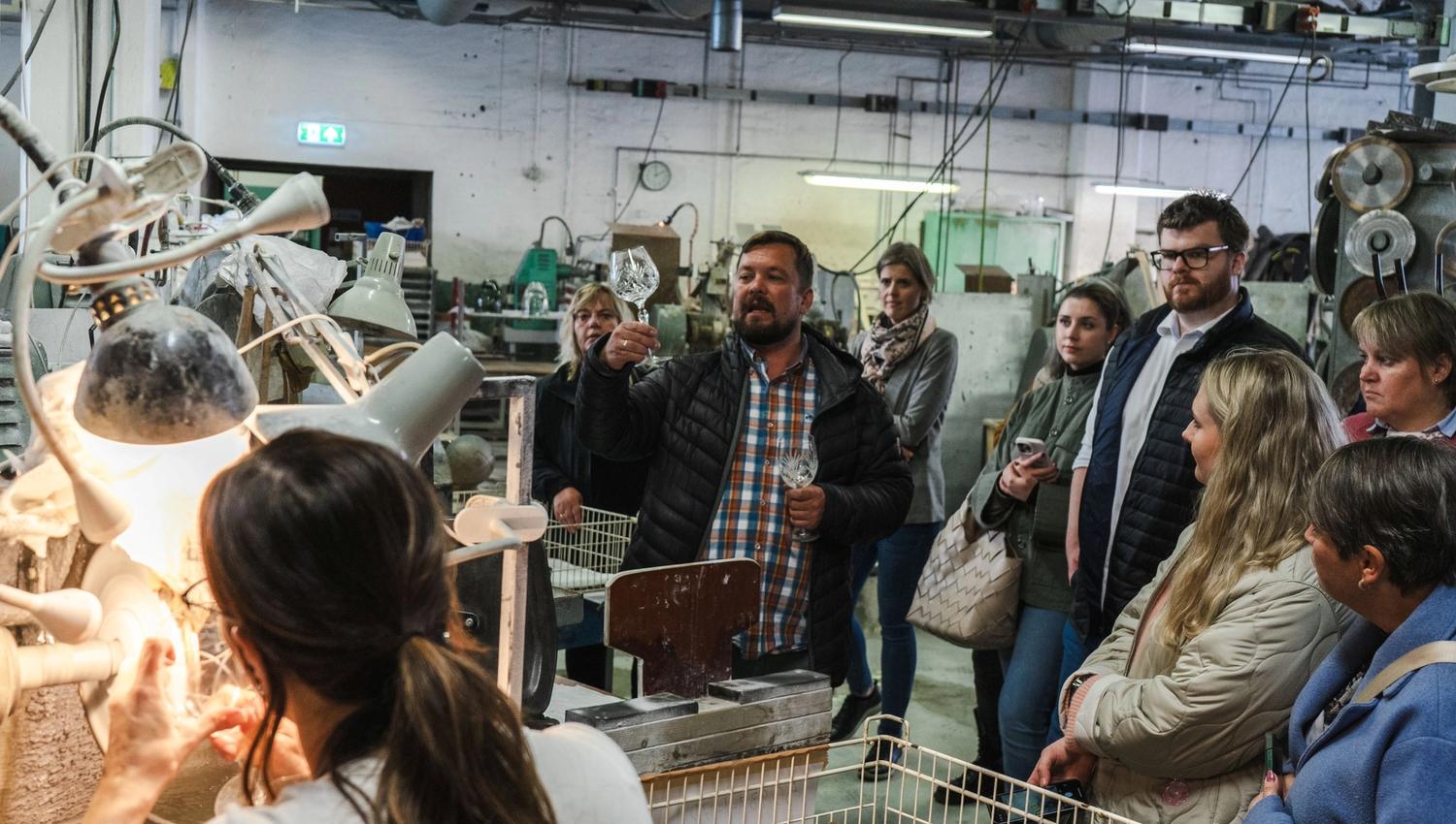 Historisk vandring for grupper. Sliping av glass på Hadeland Glassverk