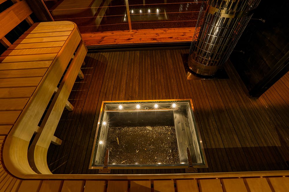 sauna with lighting and window in the floor of the sauna boat Melvin in Porsgrunn 