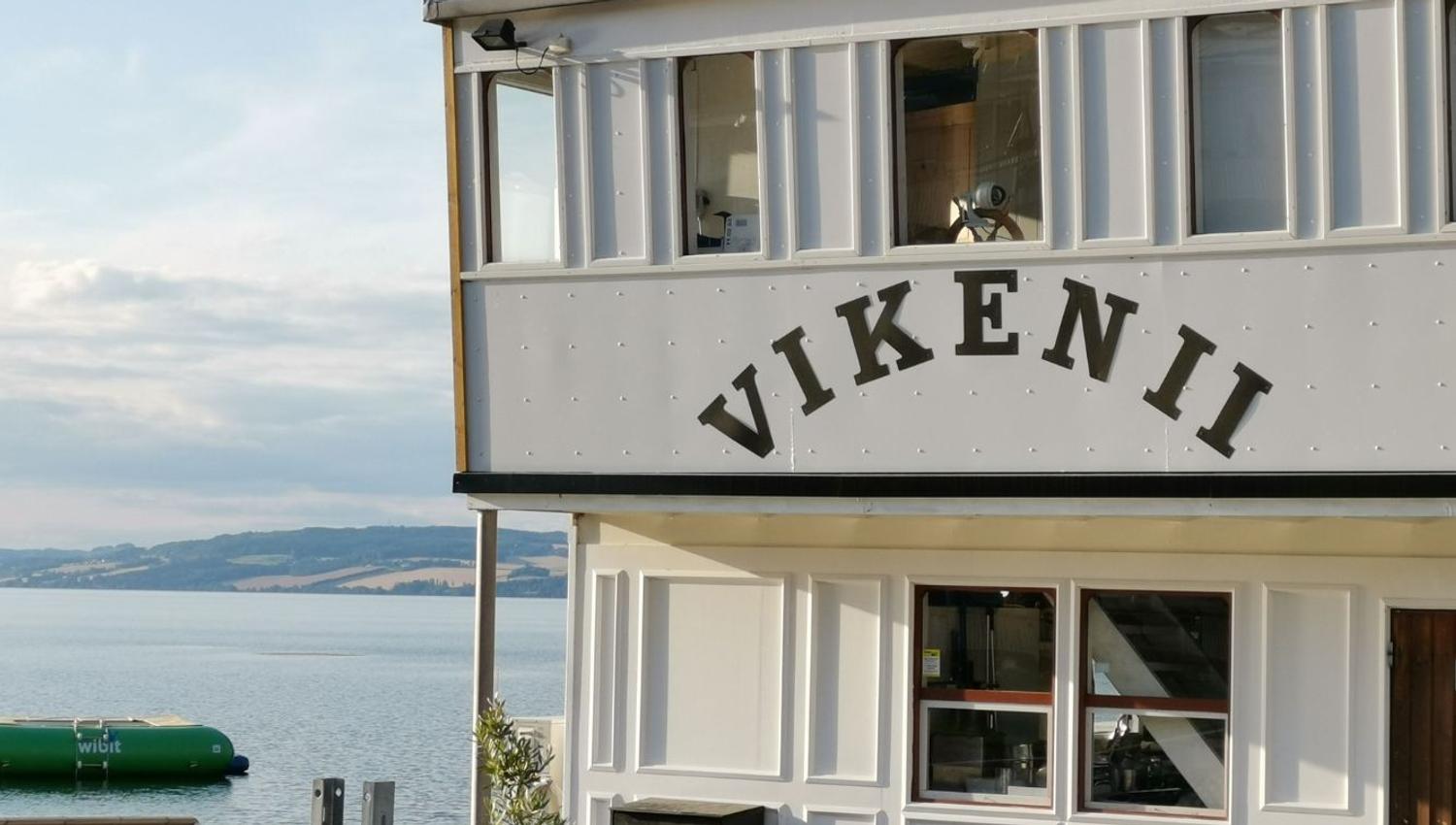 Nærbilde av Viken II i Evjua Strandpark