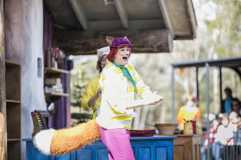 Hakkebakkeskogen show in Dyreparken