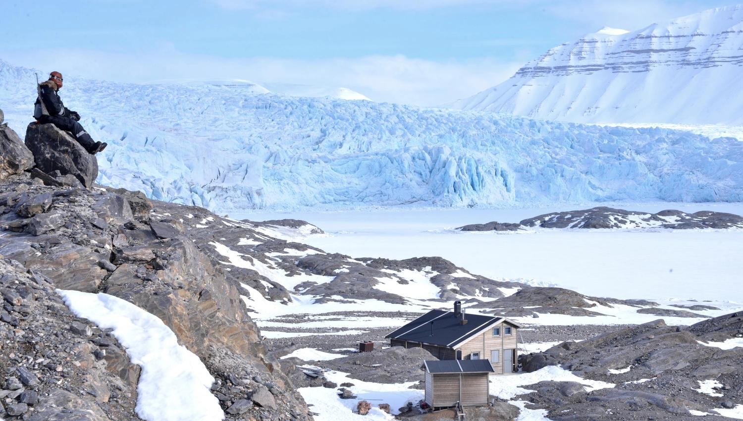View of Nordenskiöld Lodge and the Nordenskiöld-glacier