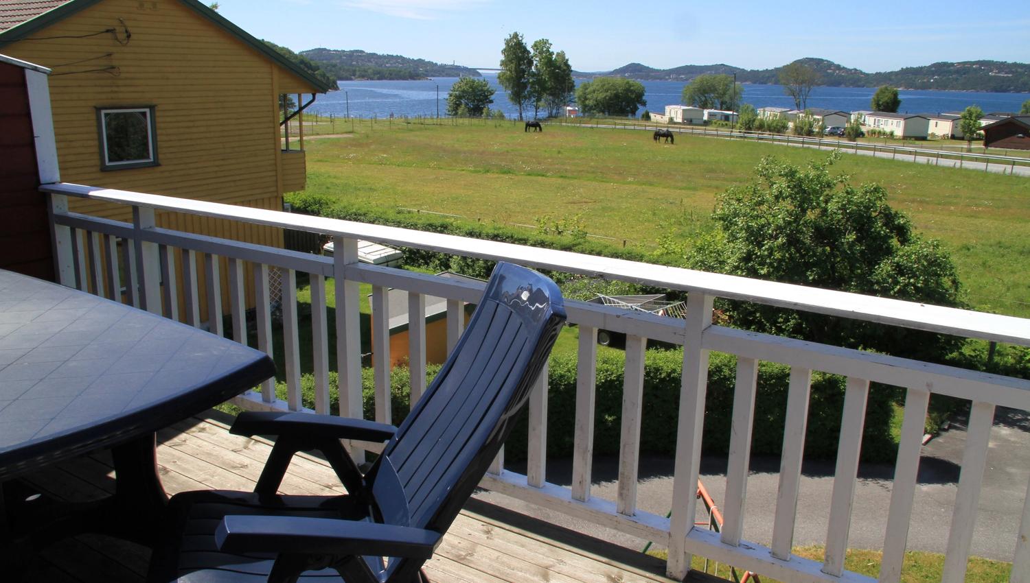 Utsikt fra Hamresanden Ferieleiligheter