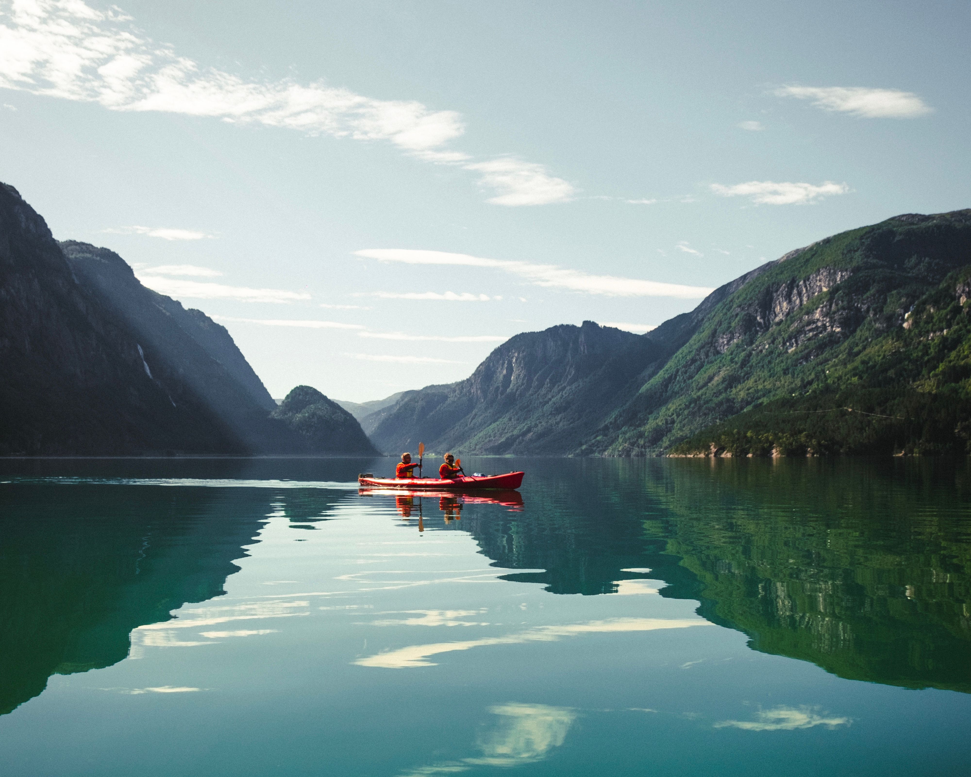 Kayaking on Sandvinsvatnet lake. 