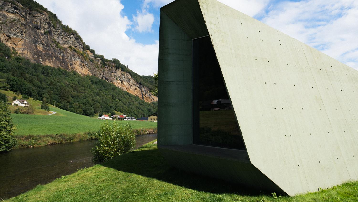 Architectural design inspired by nature – the visitor center at Steinsdalsfossen.