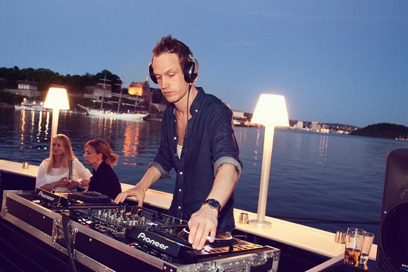 DJ.