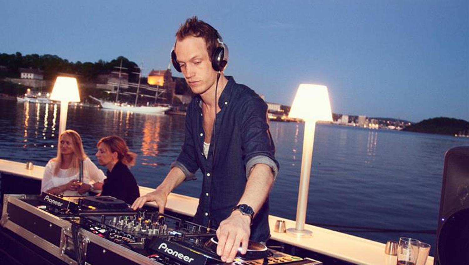 DJ.