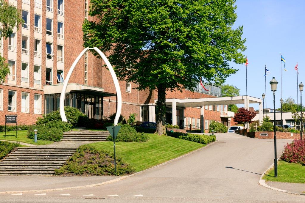 Hvaltenner utenfor Scandic Park Sandefjord
