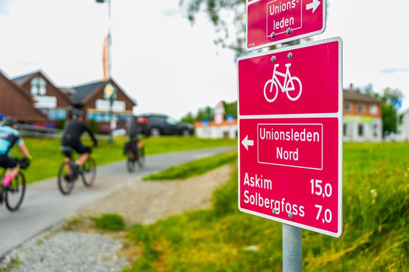 Syklister langs Unionsleden I Spydeberg