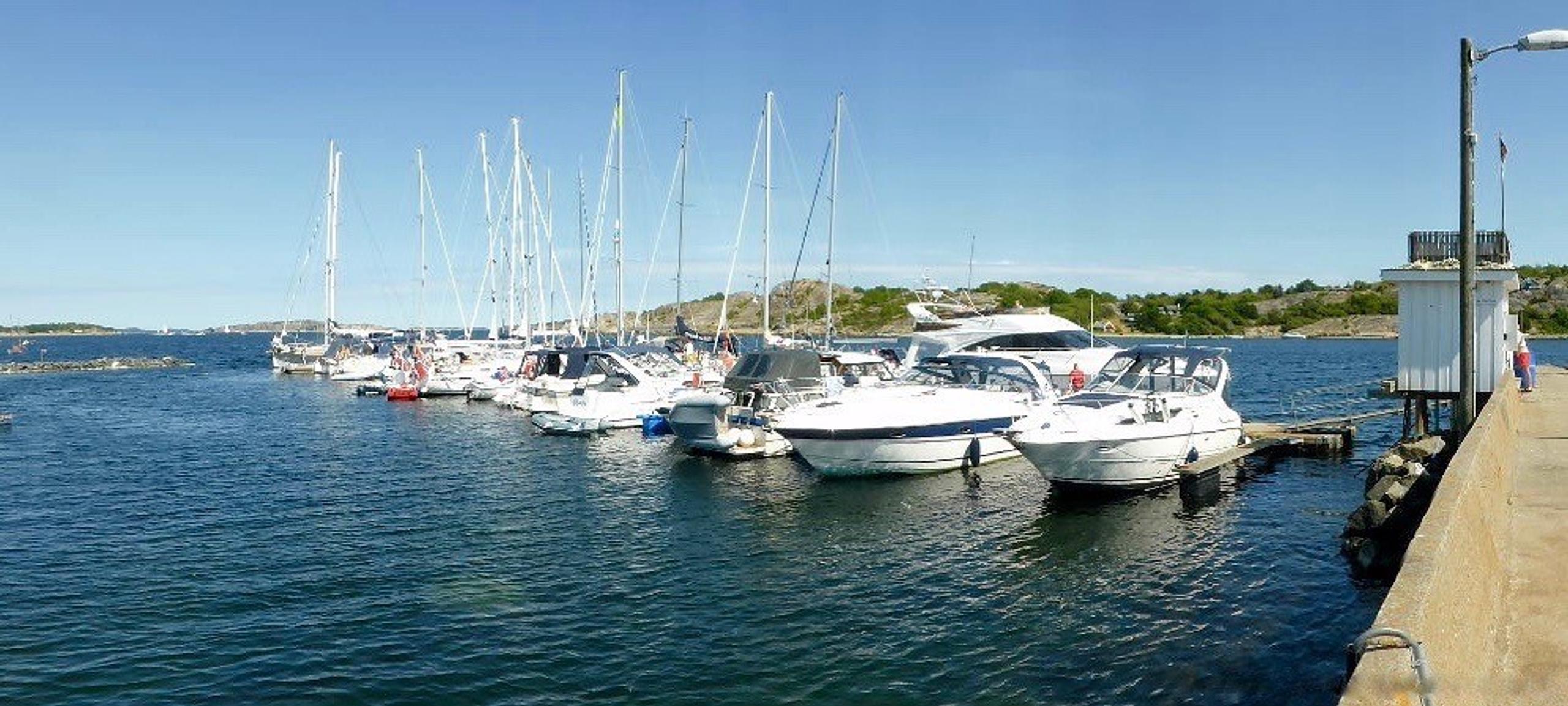Boats to port