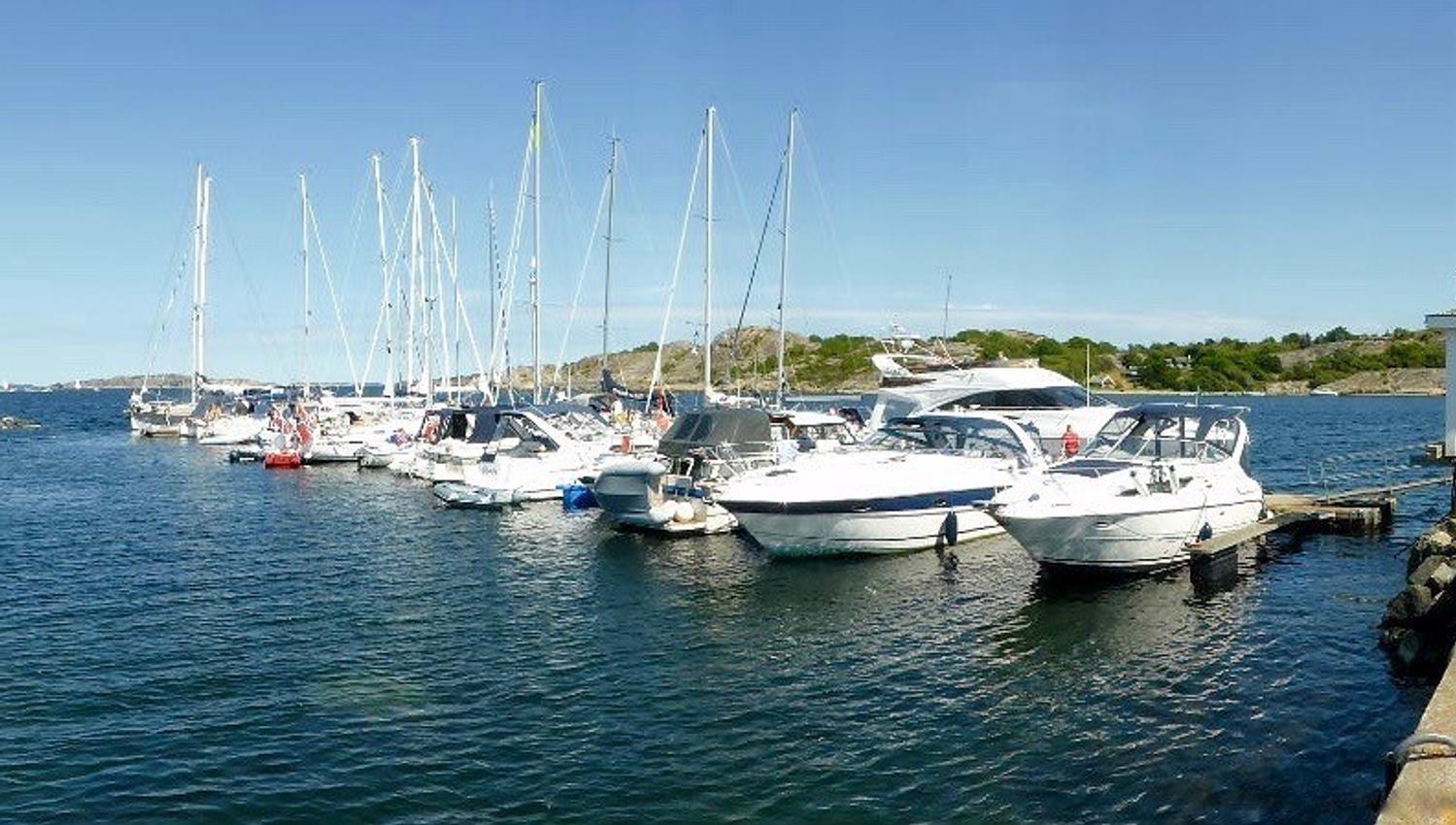Boats to port