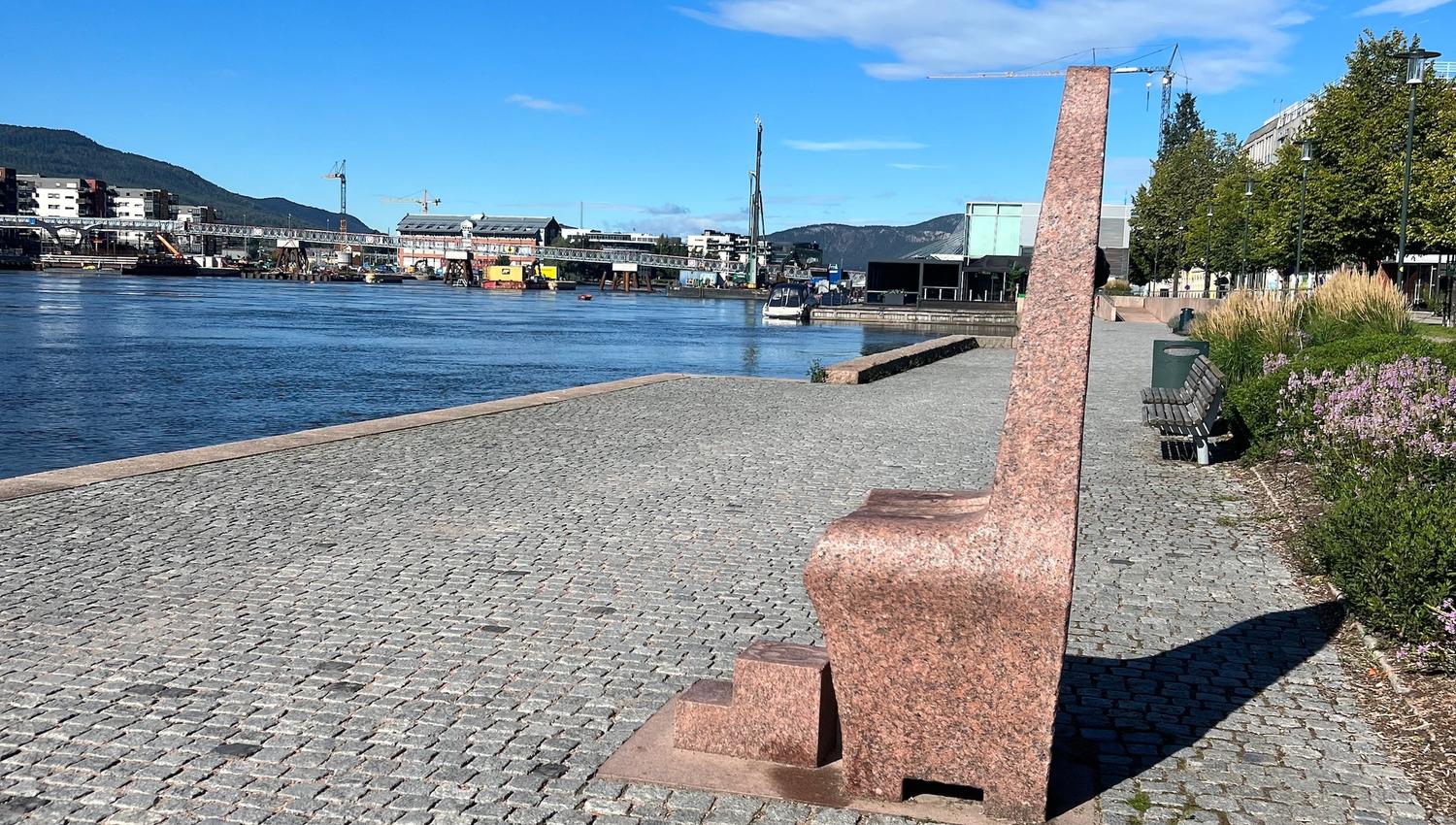 Sitteskulptur, Elvepromenaden