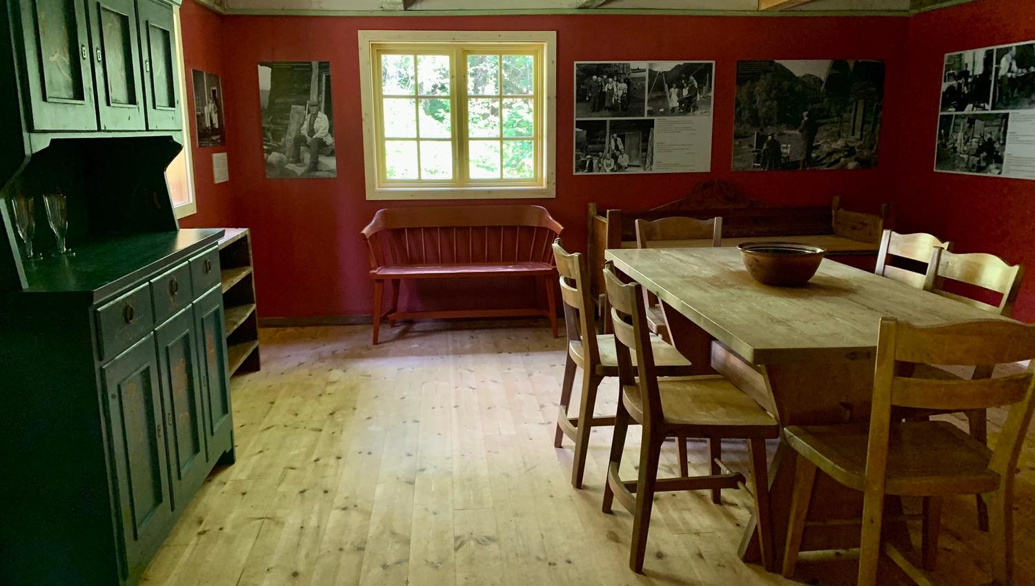 Interiør Søren-stoga, Smørklepp kunstmuseum.