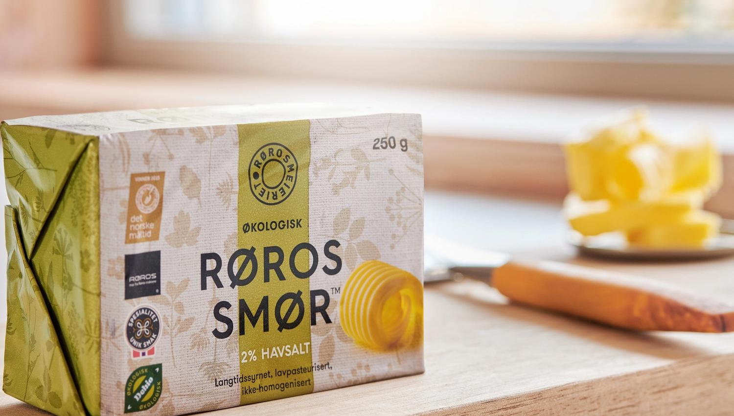 Røros Smør 2% havsalt fra Rørosmeieriet på skjærefjøl Foto Tom Gustavsen