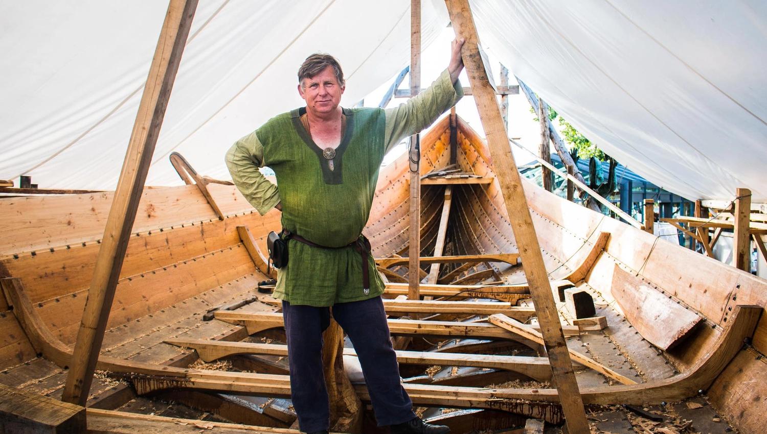 Mann på vikingskip