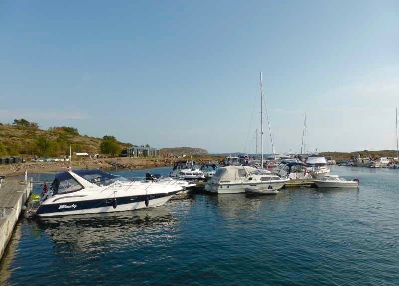 Båter ved brygge