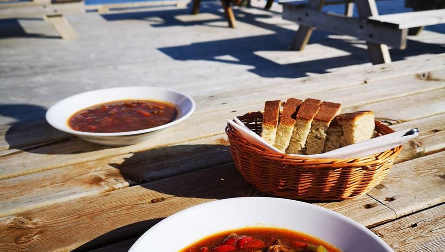 Gulasj-suppe ved Faksdal Brygge-Pøbb
