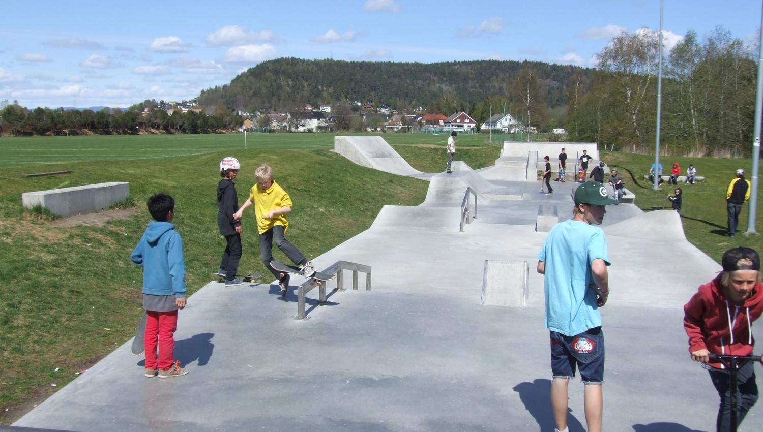 barn på Porsgrunn skatepark
