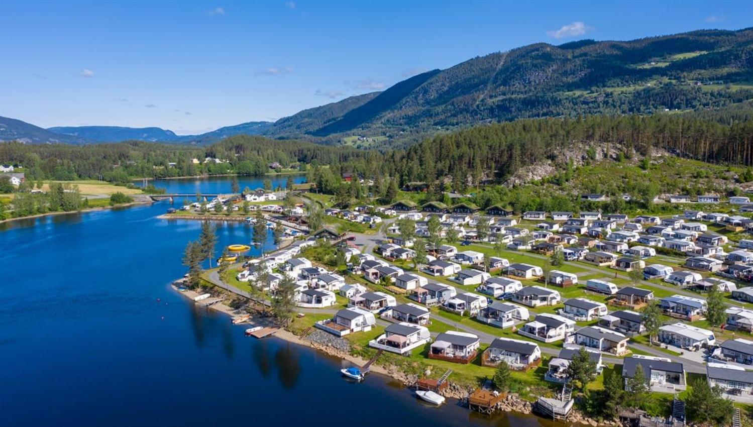 Oversiktsbilde campingen ved fjorden