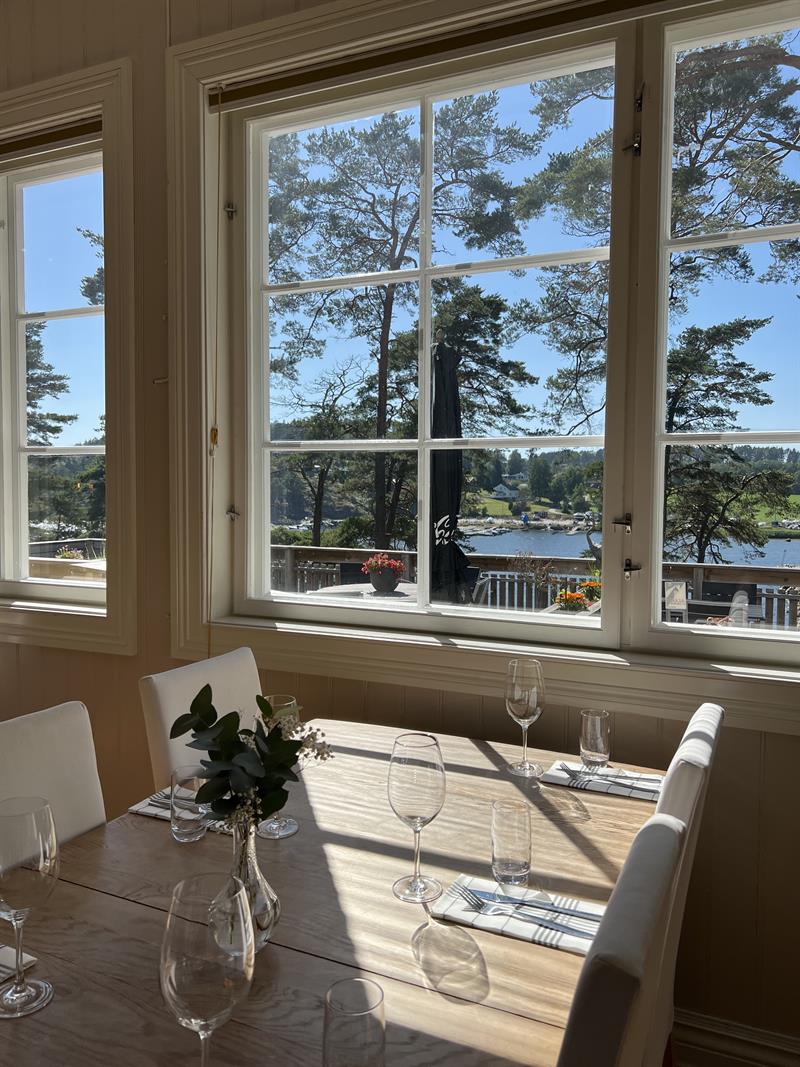 Set table with a sea view at Restaurant Salt. Photo.