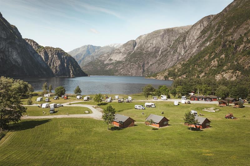 Sæbø camping seen from the main road, with the lake and mountains in the background.