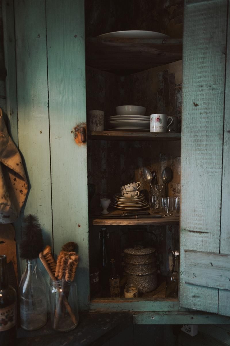 plates and cups munchs house