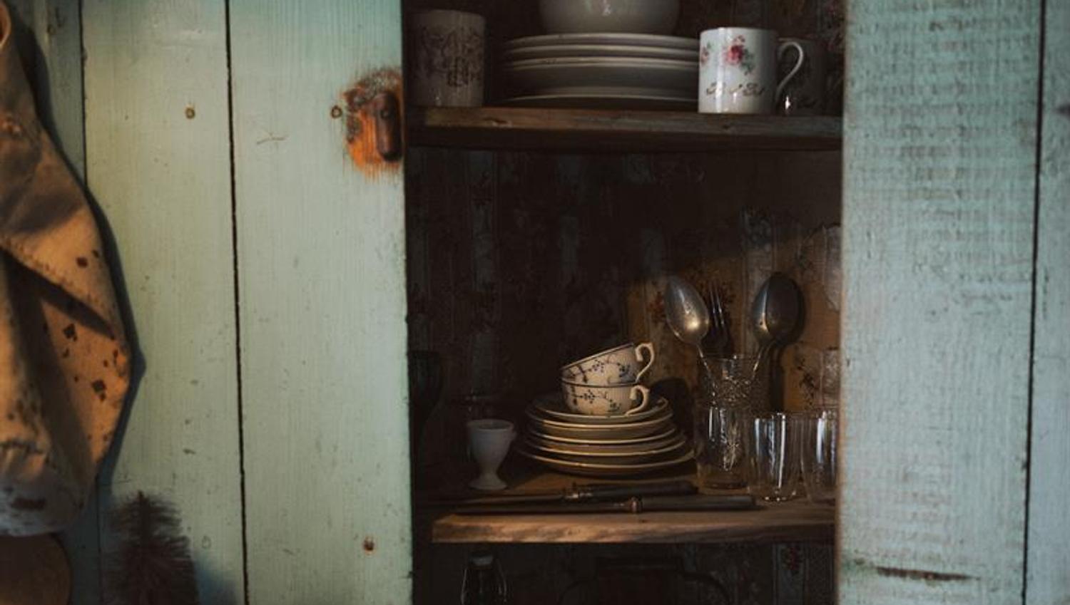 plates and cups munchs house