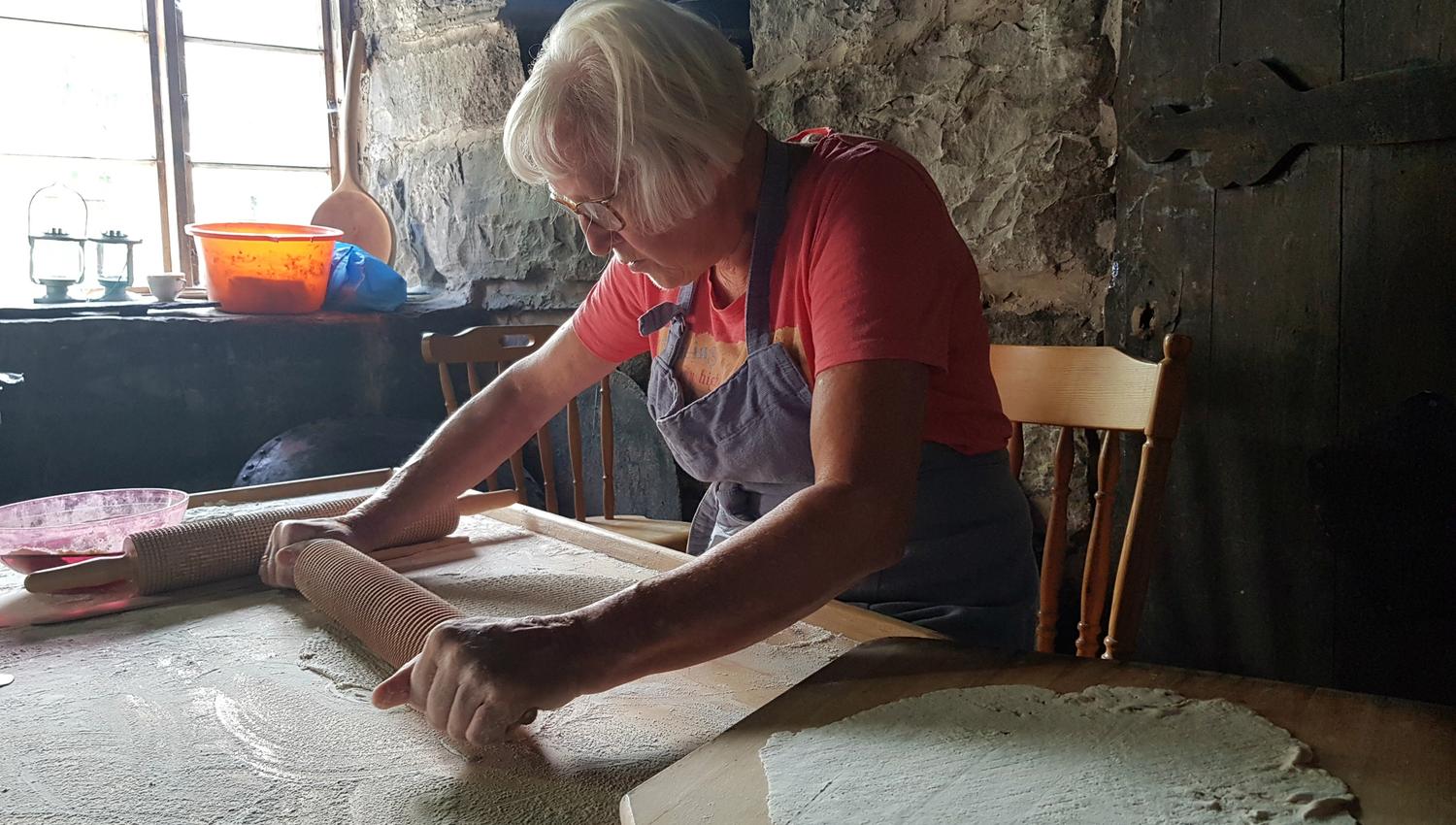 A woman is kaing the local "krotakaker"