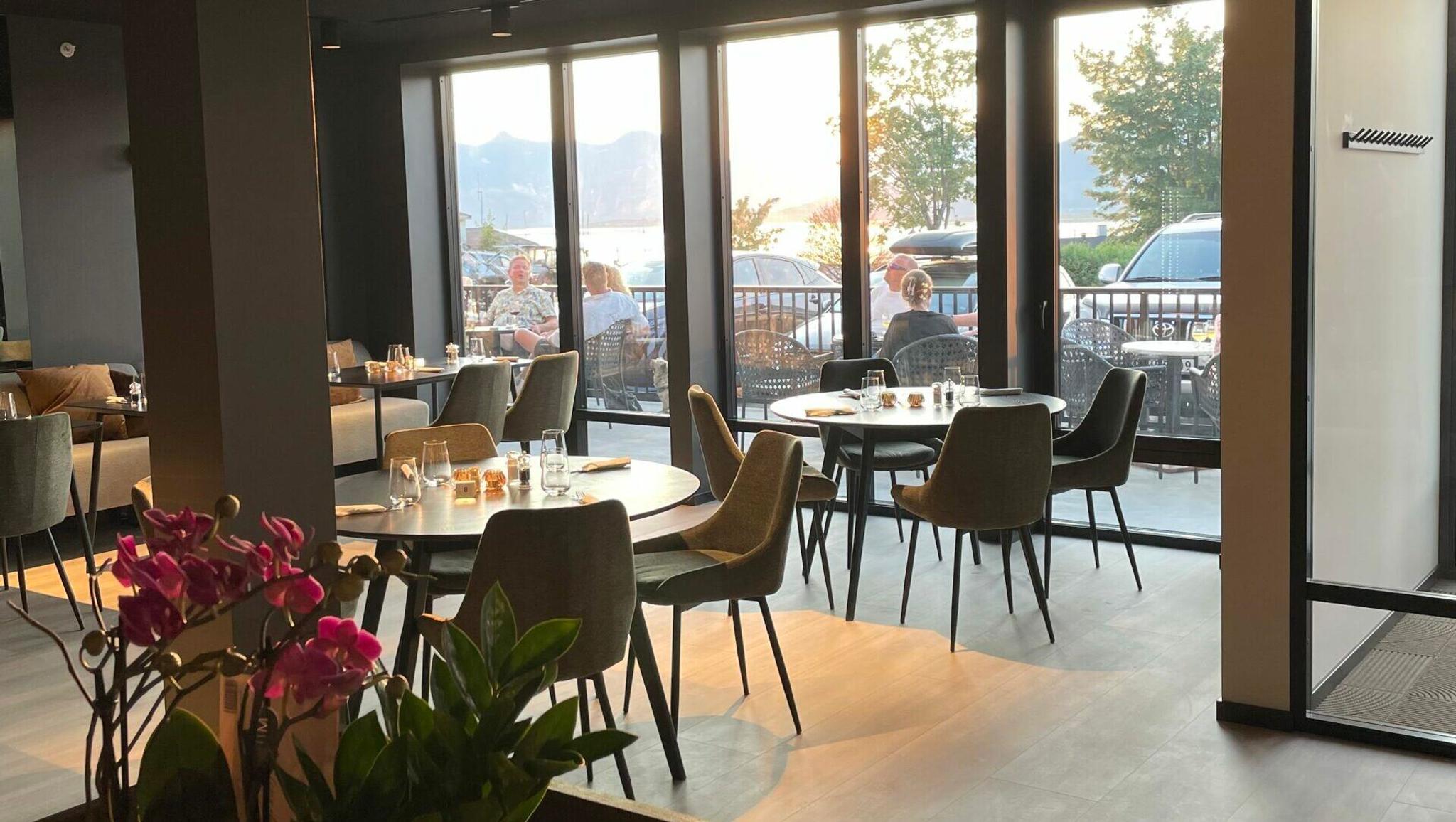 Hotell Sjyen – with fjord and mountain views