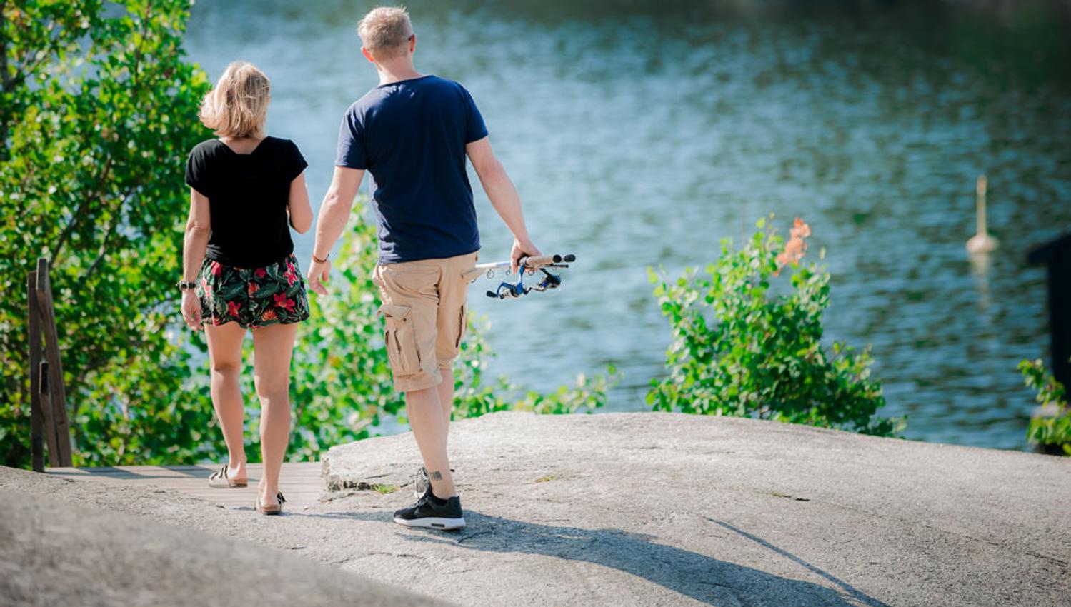par med fiskestang på Kattøya