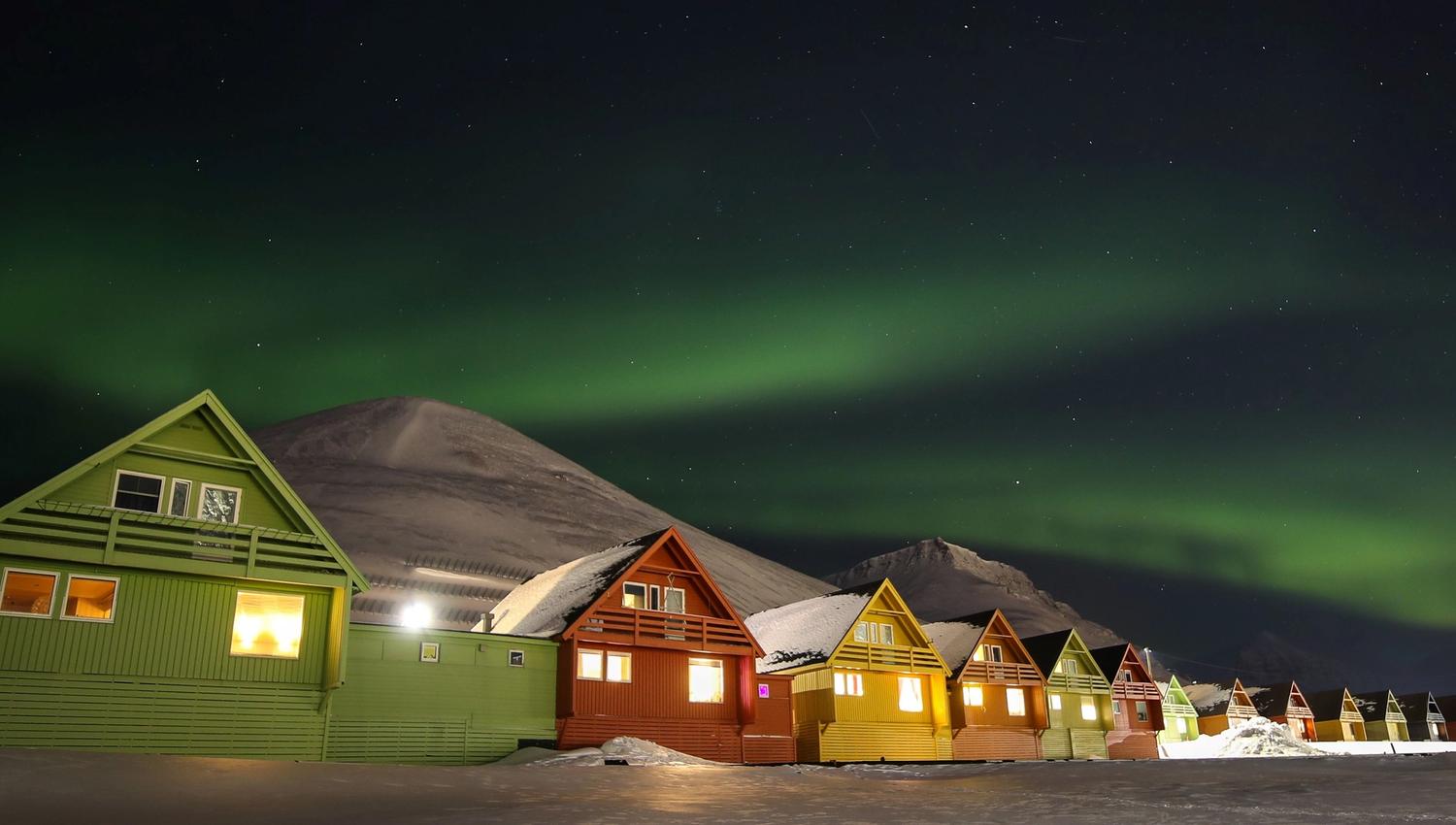 Nordlys over spisshusene