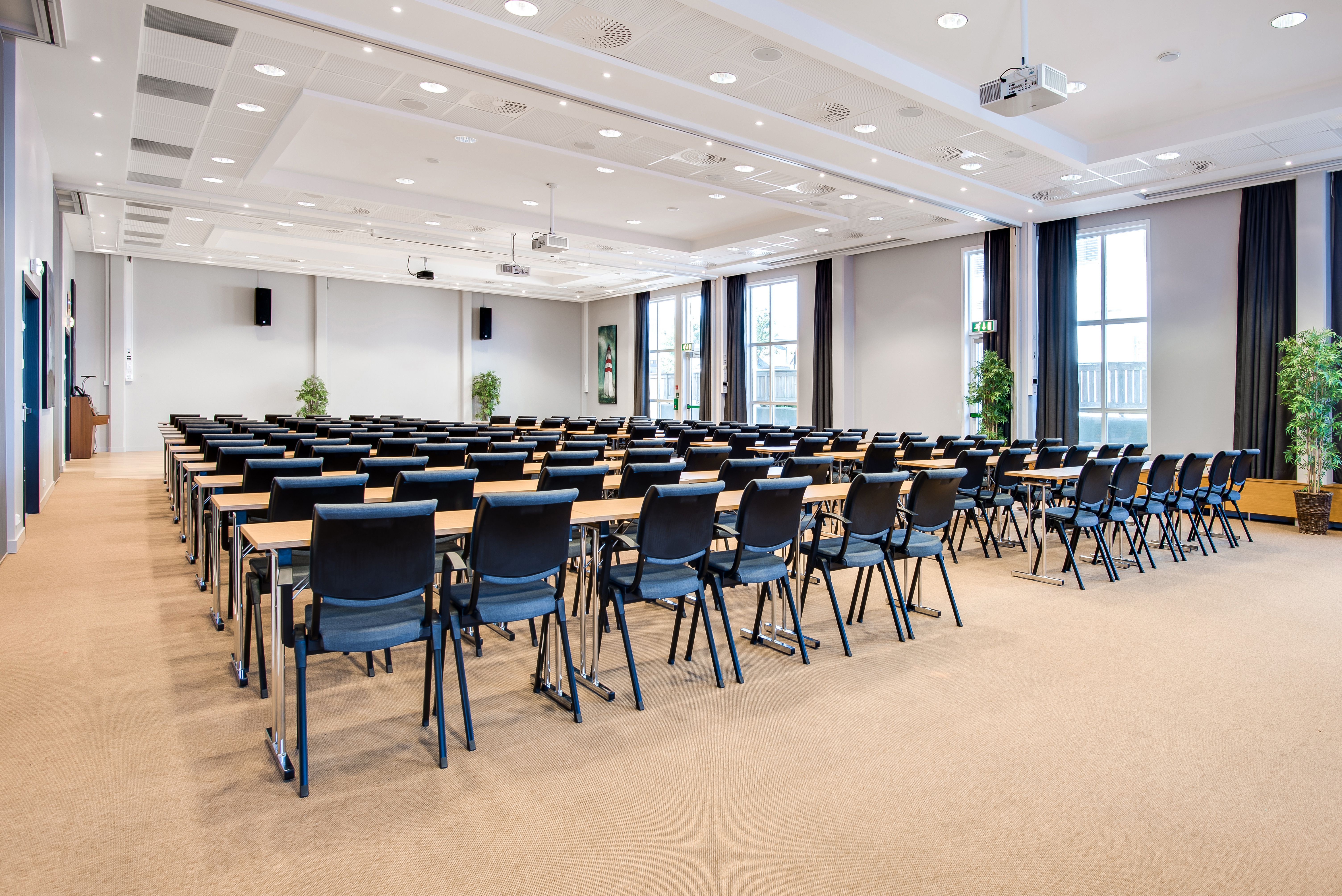 Lyse og lette møtefasiliteter i hotellets konferanseavdeling.
