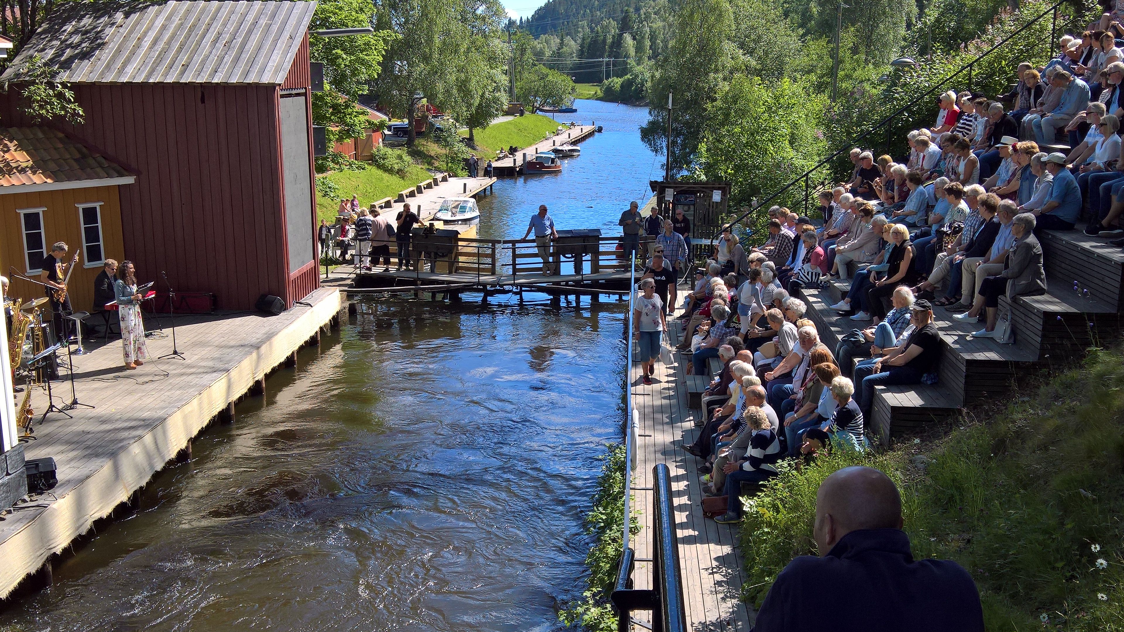 scenen ved slusene
