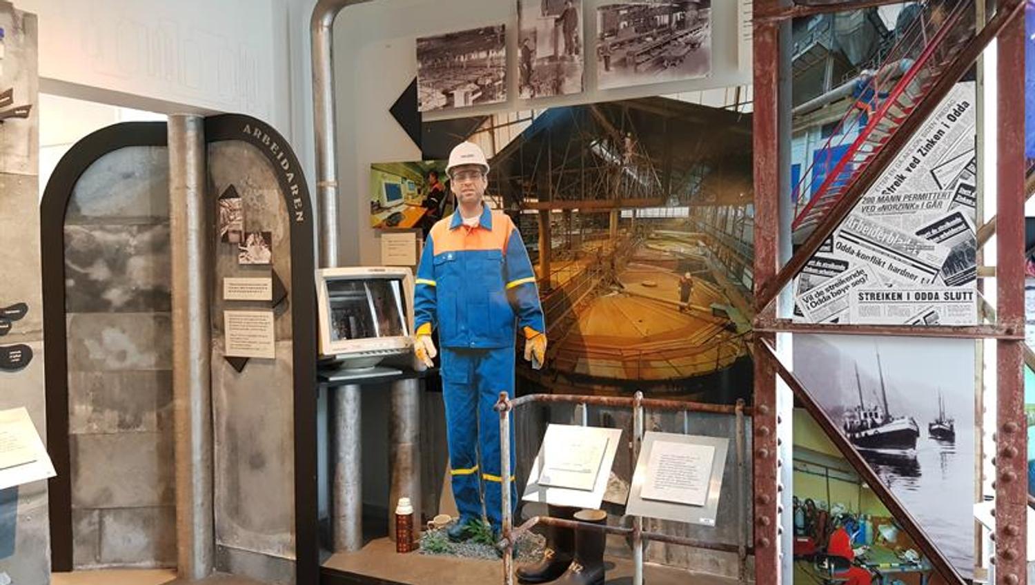 Modern workers represented in an exhibit at the Kraftmuseet, illustrating the progress in the power industry.
