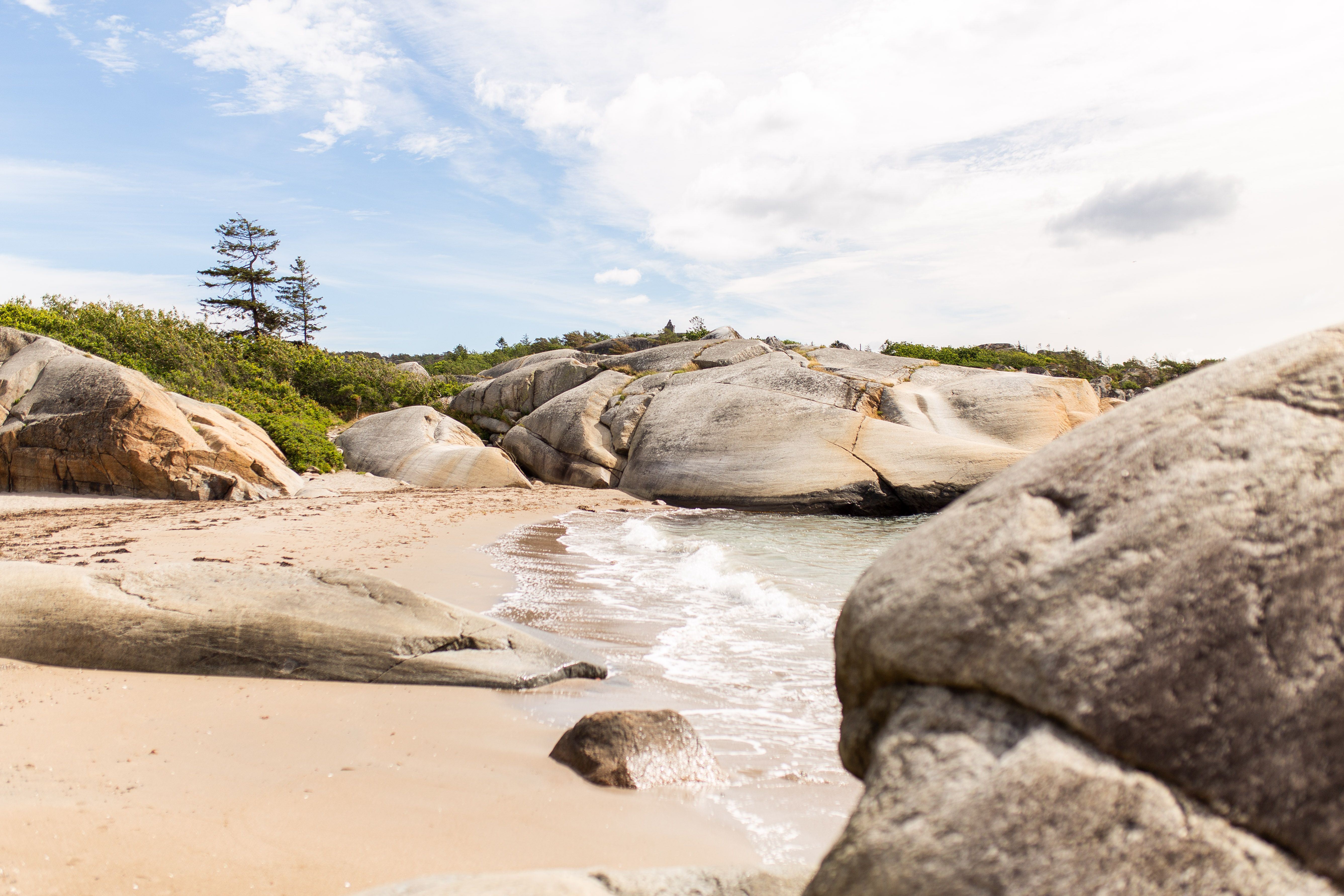 Sandstrand og svaberg