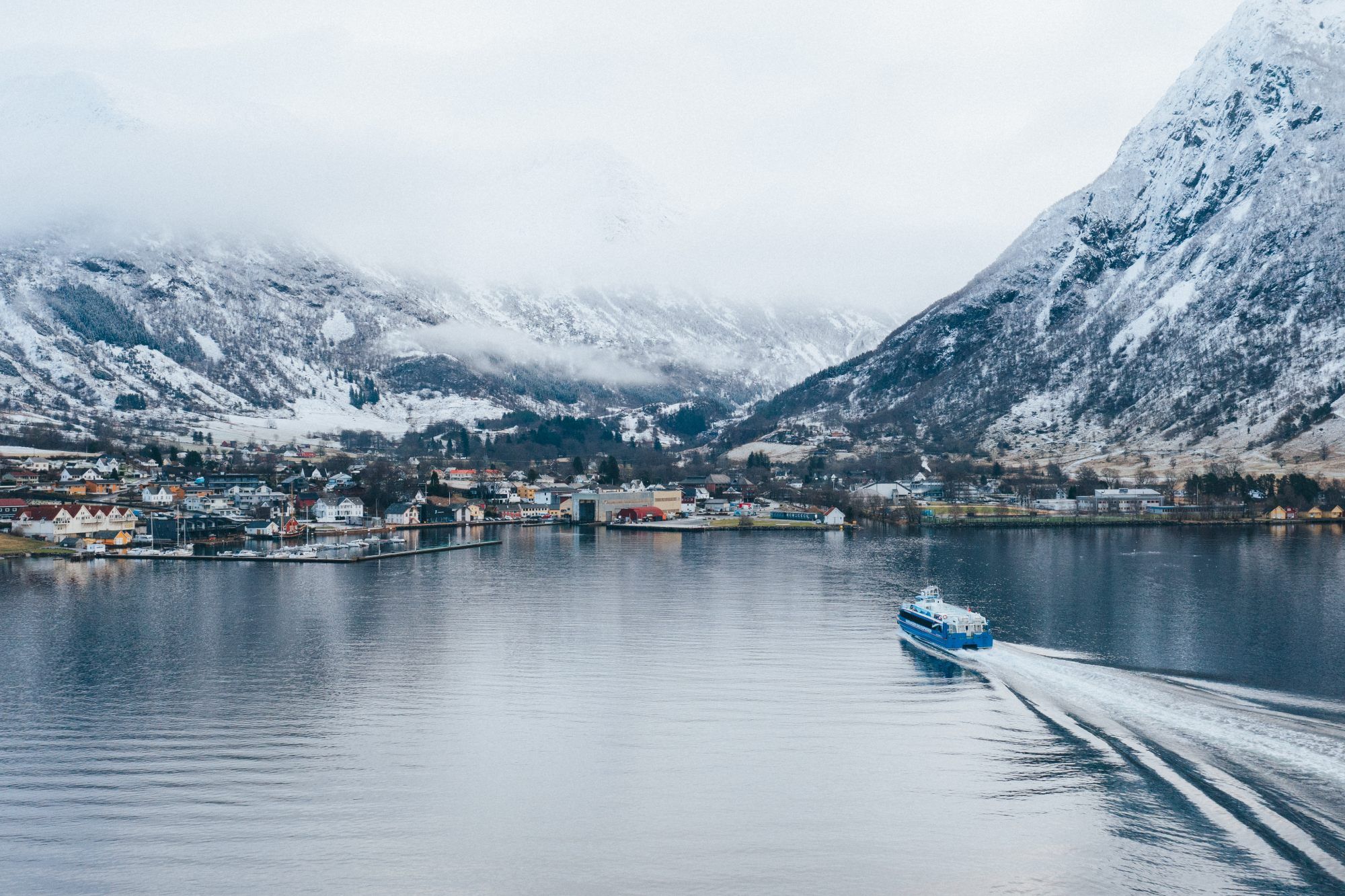 Hardangerfjordekspressen fra Bergen til Rosendal