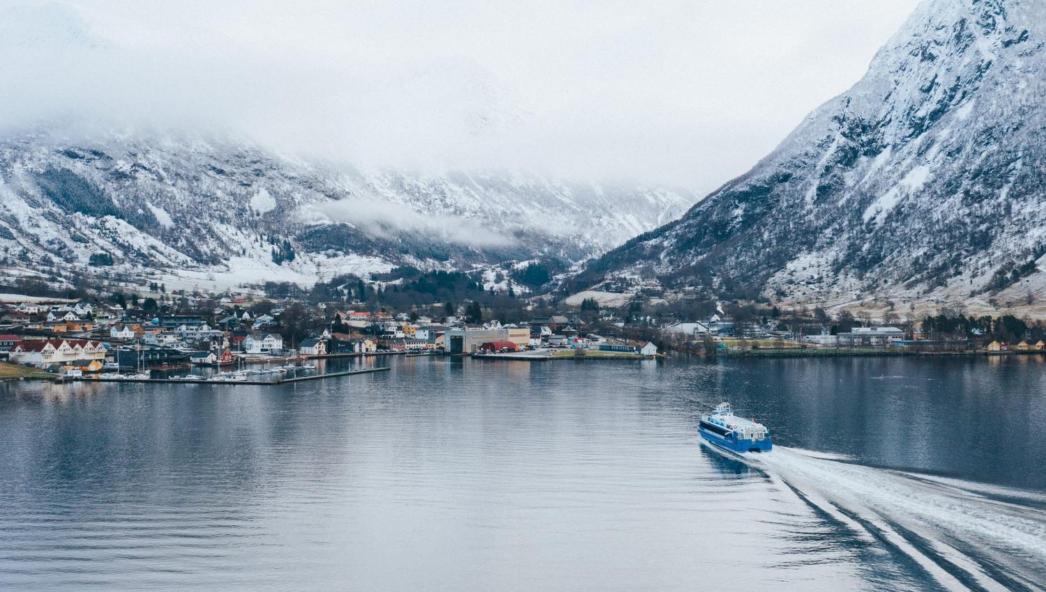 Hardangerfjordekspressen fra Bergen til Rosendal