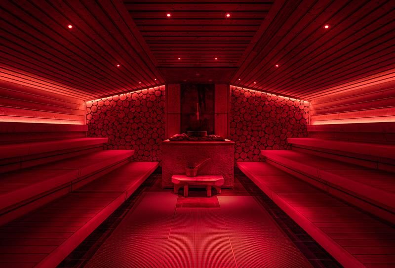 Banja Sauna The well in red light