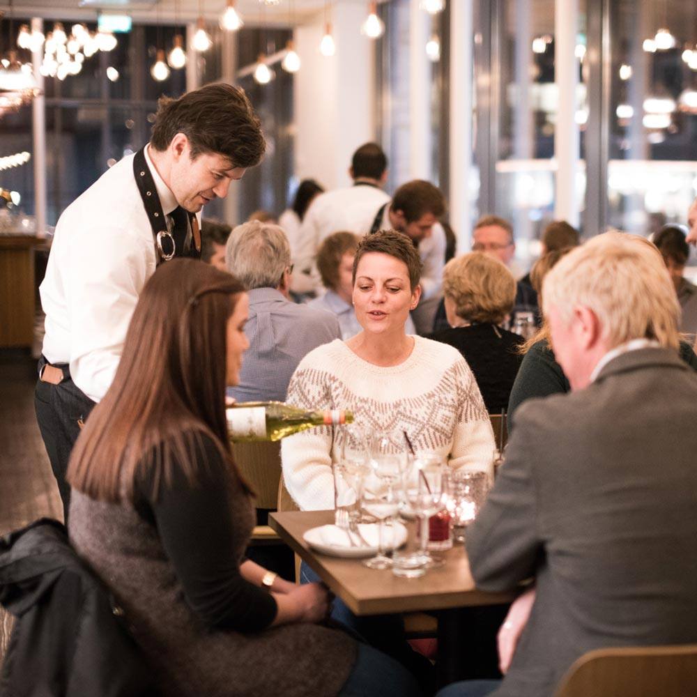 city-bar-spiseri-servering