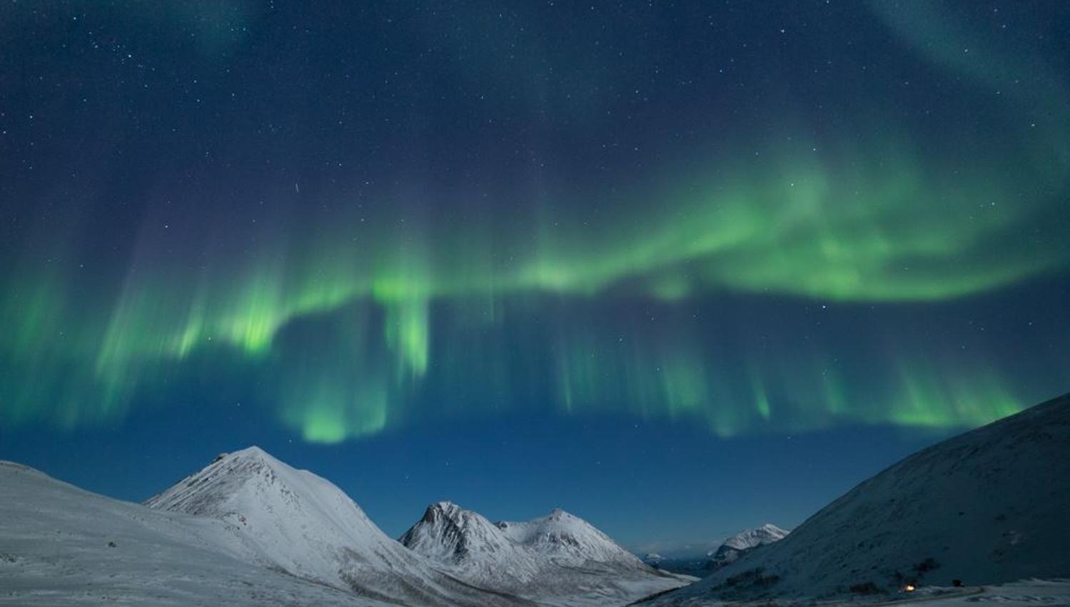 The aurora forms crystalised lines in the air